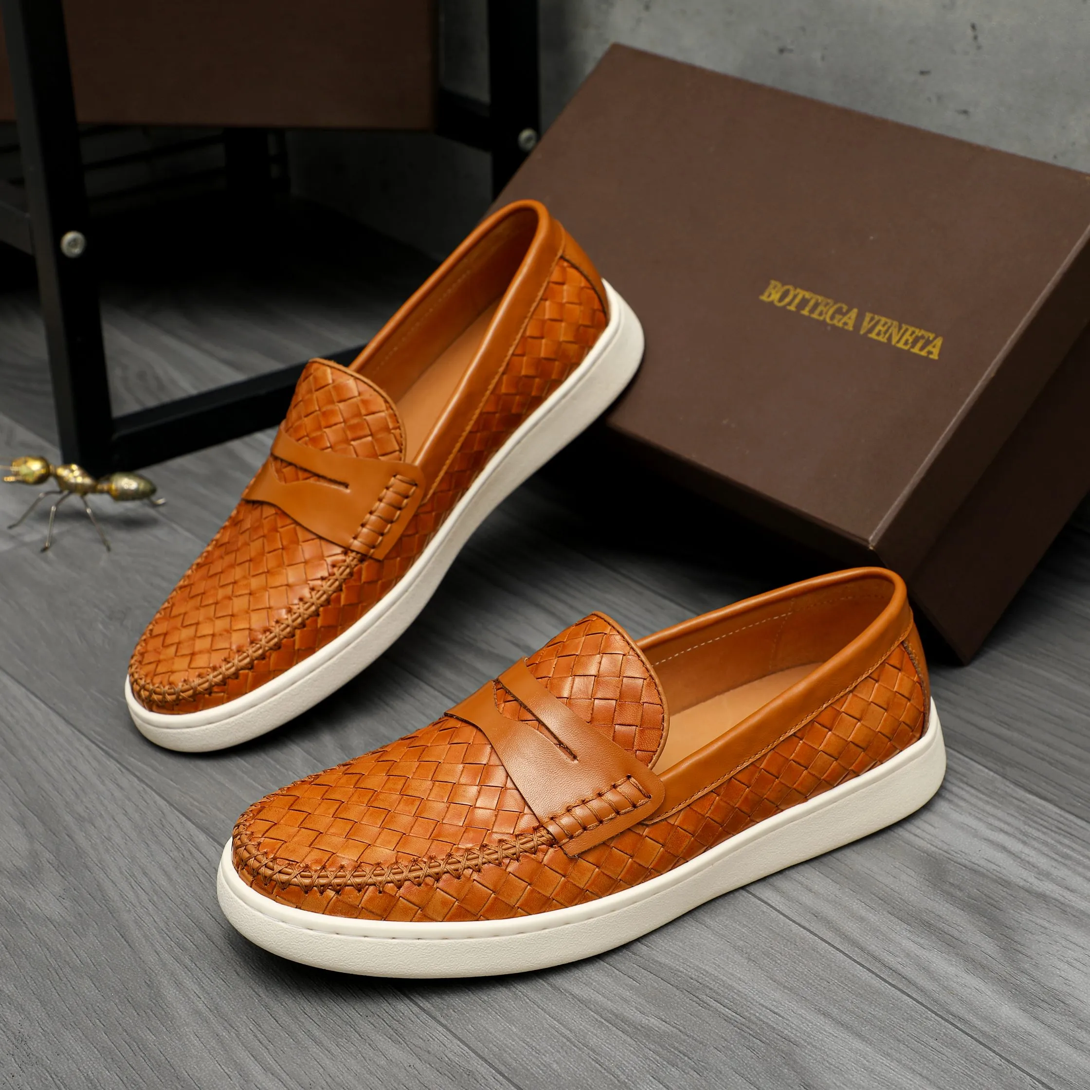Men's shoes 💰500 Product trademark: BV "Bottega Veneta" woven slip-on casual men's shoes Regular size: 38-45 (custom-made 45 non-returnable) Product materials: Selected woven cowhide upper, cowhide lining, rubber outsole